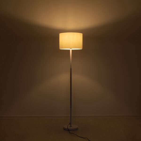 GloboStar® ASHLEY 00826 Μοντέρνο Φωτιστικό Δαπέδου Μονόφωτο 1 x E27 Λευκό Μεταλλικό Καμπάνα με Λευκό Ύφασμα & Εφέ Ξύλου D40 x H145cm