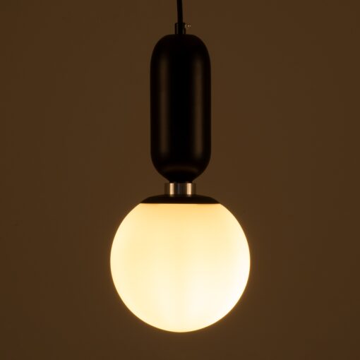 GloboStar® MAVERICK 00945 Μοντέρνο Κρεμαστό Φωτιστικό Οροφής Μονόφωτο 1 x E27 Μαύρο Μεταλλικό Γυάλινο Μπάλα Φ15 x Υ15cm
