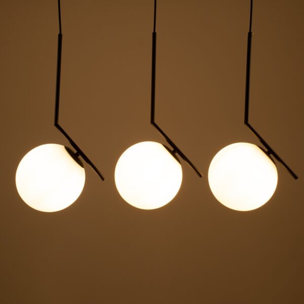 GloboStar® MONROE 00954 Μοντέρνο Κρεμαστό Φωτιστικό Οροφής Τρίφωτο 3 x E27 Μαύρο – Λευκό Μεταλλικό Μπάλα Μ74 x Π25 x Υ50cm