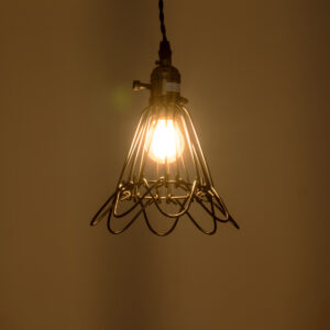 GloboStar® FLOWER IRON RUST 01181 Vintage Κρεμαστό Φωτιστικό Οροφής Μονόφωτο 1 x E27 AC220-240V IP20 – Φ10 x Υ20cm – Μαύρο Μεταλλικό Πλέγμα