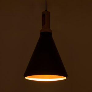 GloboStar® CALYPSO 01334-C Μοντέρνο Κρεμαστό Φωτιστικό Οροφής Μονόφωτο 1 x E27 Μαύρο – Χρυσό Μεταλλικό με Ξύλινη Βάση Καμπάνα Φ25 x Υ40cm