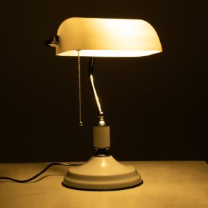 GloboStar® LIBRARY 01390 Vintage Επιτραπέζιο Φωτιστικό Πορτατίφ Μονόφωτο Μεταλλικό Χρώμιο Νίκελ με Λευκό Καπέλο Μ23 x Π14 x Υ38cm