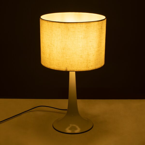 GloboStar® AMBROSIA WHITE 01395 Μοντέρνο Επιτραπέζιο Φωτιστικό Πορτατίφ Μονόφωτο Μεταλλικό με Λευκό Καπέλο Φ25 x Υ46cm