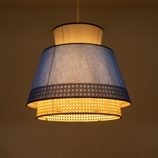 GloboStar® SAIGE 01918 Boho Κρεμαστό Φωτιστικό Οροφής Μονόφωτο 1 x E27 AC220-240V IP20 – Φ50 x Υ45cm – Μπεζ Μπαμπού Πλέγμα με Μπλε και Γκρι Υφασμάτινο Καπέλο