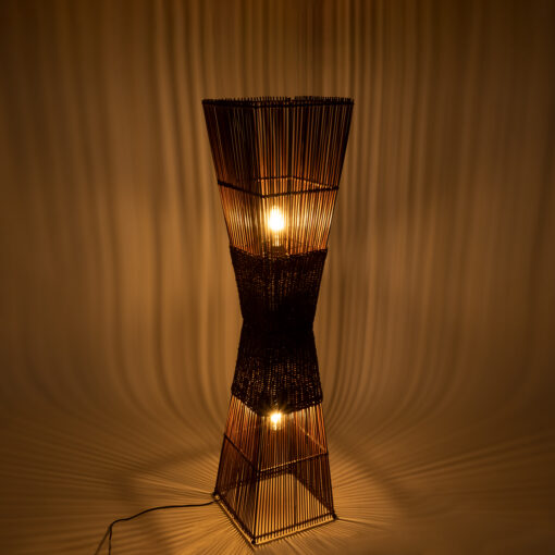 GloboStar® PALMA 02275 Boho Επιδαπέδιο Φωτιστικό Δίφωτο 2 x E27 AC220-240V IP20 – Μ30 x Π30 x Υ130cm – Καφέ Ξύλινο Μπαμπού Πλέγμα – 5 Χρόνια Εγγύηση