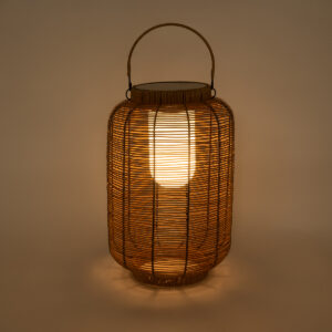 GloboStar® GRAMBIAN 02304 Boho Αυτόνομο Ηλιακό Κρεμαστό/Επιτραπέζιο Φωτιστικό Φαναράκι LED SMD 5W 200lm – Φ30 x Υ48cm – με Ενσωματωμένη Μπαταρία 600mAh – Φωτοβολταϊκό Πάνελ και Αισθητήρα Ημέρας-Νύχτας με Ασύρματο Χειριστήριο IR Μπεζ Μπαμπού Αδιάβροχο IP65 Θερμό Λευκό 3000K