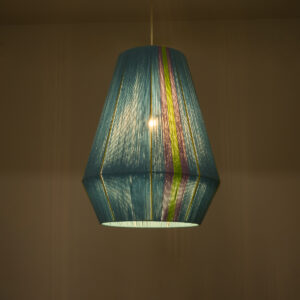 GloboStar® SALERNO 02336 Boho Κρεμαστό Φωτιστικό Οροφής Μονόφωτο 1 x E27 AC220-240V IP20 – Φ50 x Υ60cm – Γαλάζιο με Μωβ και Πράσινο με Κίτρινες Λεπτομέριες Λεπτό Νήμα Βαμβακερό Πλέγμα