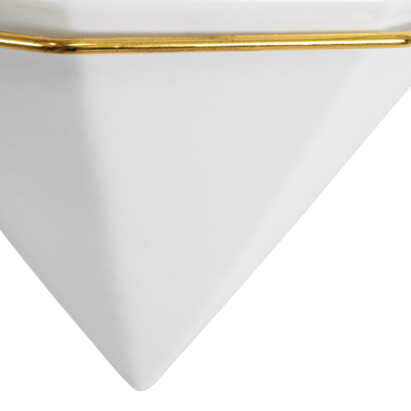 GloboStar® Artificial Garden LOUVRE 20534 Διακοσμητικό Κεραμικό Κασπώ Γλάστρα – Flower Pot Λευκό με Χρυσό Μ20 x Π10.5 x Υ30cm