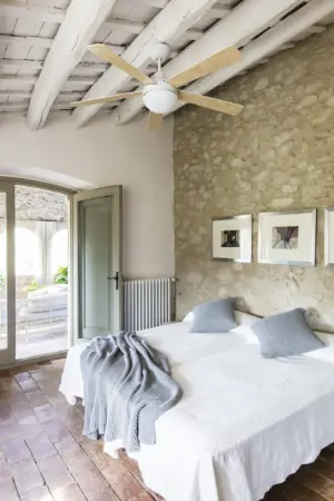 Faro Barcelona Ανεμιστήρας Οροφής Izaro Λευκός Ξύλο με Φως & Τηλεχειριστήριο – 33514