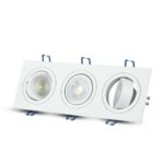 Τριπλό σποτ οροφής LED, ενσωματωμένο, ρυθμιζόμενη κατεύθυνση φωτισμού, λευκός σχεδιασμός, για μοντέρνα διακόσμηση.