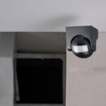 Αισθητήρας κίνησης τοίχου, μαύρος, για αυτόματη ενεργοποίηση φώτων. Κατάλληλος για ασφάλεια εσωτερικών χώρων.