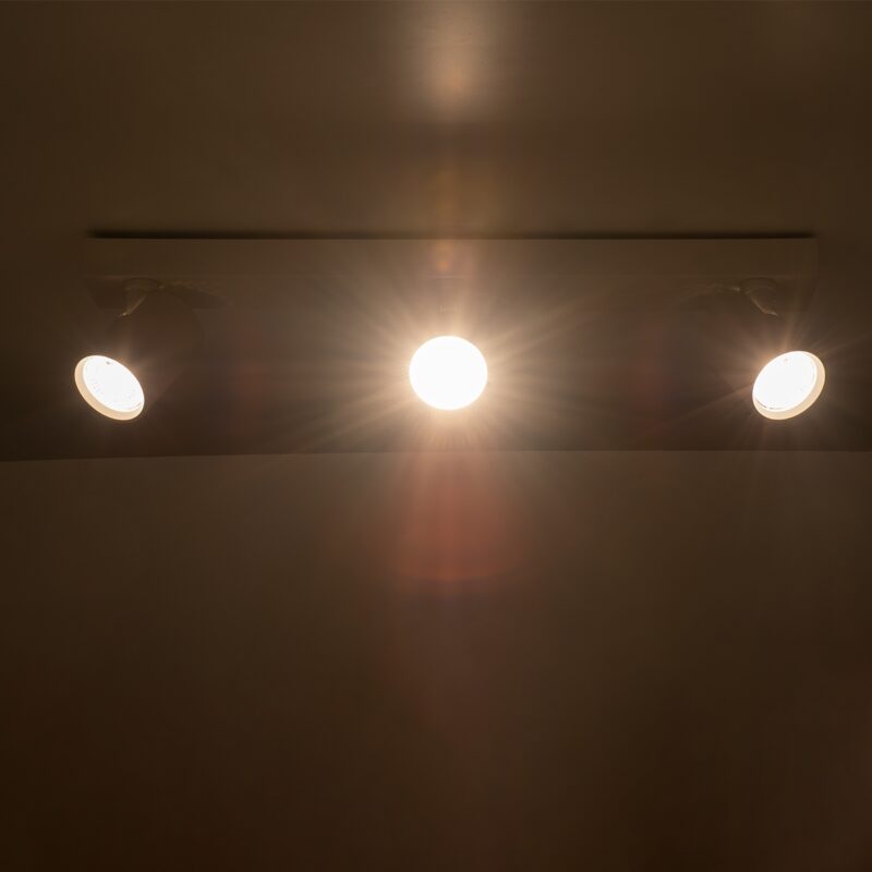 GloboStar® LEONARDO 60349 Μοντέρνο Φωτιστικό Οροφής Ράγα με Κινούμενα Σποτ LED Spot Downlight 30W 3600lm 60° AC 220-240V IP20 Μ52 x Π7 x Υ11.8cm – Λευκό – Φυσικό Λευκό 4500K – Bridgelux COB – 5 Years Warranty