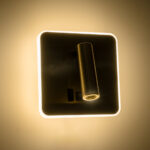 GloboStar® LADY-S 60943 Μοντέρνο Φωτιστικό Τοίχου – Απλίκα Ξενοδοχείου Bed Side LED 6W 600lm 36° & 360° AC 220-240V – Reading Light & Κρυφός Φωτισμός – Φορτιστής USB 3A – Μ15 x Π15 x Υ7cm – Φυσικό Λευκό 4500K – Χρυσό Βούρτσας- 3 Χρόνια Εγγύηση