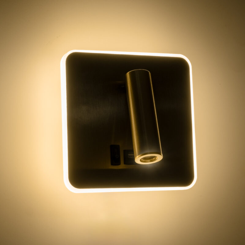 GloboStar® LADY-S 60943 Μοντέρνο Φωτιστικό Τοίχου – Απλίκα Ξενοδοχείου Bed Side LED 6W 600lm 36° & 360° AC 220-240V – Reading Light & Κρυφός Φωτισμός – Φορτιστής USB 3A – Μ15 x Π15 x Υ7cm – Φυσικό Λευκό 4500K – Χρυσό Βούρτσας- 3 Χρόνια Εγγύηση