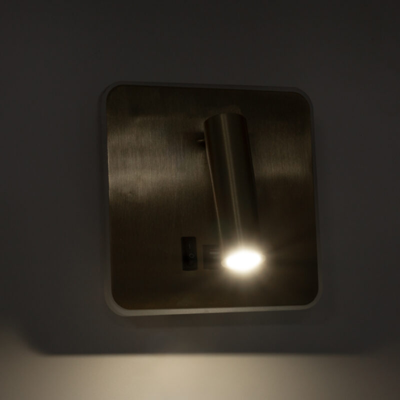 GloboStar® LADY-S 60943 Μοντέρνο Φωτιστικό Τοίχου – Απλίκα Ξενοδοχείου Bed Side LED 6W 600lm 36° & 360° AC 220-240V – Reading Light & Κρυφός Φωτισμός – Φορτιστής USB 3A – Μ15 x Π15 x Υ7cm – Φυσικό Λευκό 4500K – Χρυσό Βούρτσας- 3 Χρόνια Εγγύηση