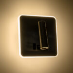 GloboStar® LADY-S 60943 Μοντέρνο Φωτιστικό Τοίχου – Απλίκα Ξενοδοχείου Bed Side LED 6W 600lm 36° & 360° AC 220-240V – Reading Light & Κρυφός Φωτισμός – Φορτιστής USB 3A – Μ15 x Π15 x Υ7cm – Φυσικό Λευκό 4500K – Νίκελ Βούρτσας- 3 Χρόνια Εγγύηση