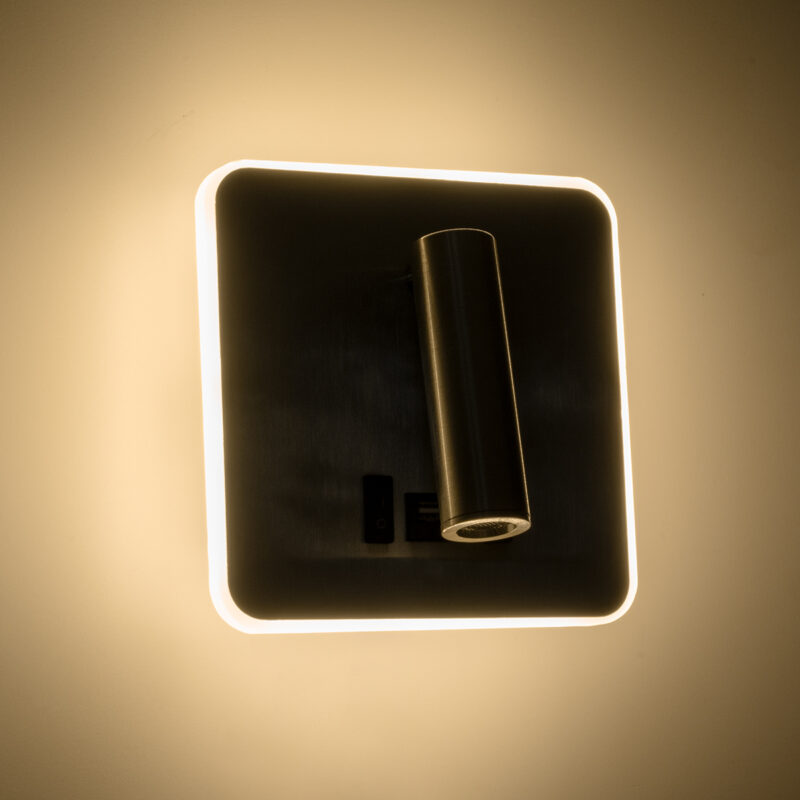 GloboStar® LADY-S 60943 Μοντέρνο Φωτιστικό Τοίχου – Απλίκα Ξενοδοχείου Bed Side LED 6W 600lm 36° & 360° AC 220-240V – Reading Light & Κρυφός Φωτισμός – Φορτιστής USB 3A – Μ15 x Π15 x Υ7cm – Φυσικό Λευκό 4500K – Νίκελ Βούρτσας- 3 Χρόνια Εγγύηση