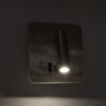 GloboStar® LADY-S 60943 Μοντέρνο Φωτιστικό Τοίχου – Απλίκα Ξενοδοχείου Bed Side LED 6W 600lm 36° & 360° AC 220-240V – Reading Light & Κρυφός Φωτισμός – Φορτιστής USB 3A – Μ15 x Π15 x Υ7cm – Φυσικό Λευκό 4500K – Νίκελ Βούρτσας- 3 Χρόνια Εγγύηση