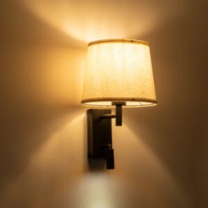 GloboStar® ROULETTE-R 61379 Μοντέρνο Φωτιστικό Τοίχου – Απλίκα Ξενοδοχείου Bed Side LED 3W 360lm & 1 x E27 36° & 360° AC 220-240V – Reading Up/Down Light – Φορτιστής USB 3A – Μ22 x Π23.5 x Υ37cm – Φυσικό Λευκό 4500K – Μαύρο με Μπεζ Καπέλο – Σετ 2 Τεμαχίων