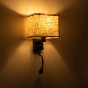 GloboStar® ROULETTE-S 61382 Μοντέρνο Φωτιστικό Τοίχου – Απλίκα Ξενοδοχείου Bed Side LED 3W 360lm & 1 x E27 36° & 360° AC 220-240V – Reading Up/Down Light – Φορτιστής USB 3A – Μ17 x Π20 x Υ37cm – Φυσικό Λευκό 4500K – Μαύρο με Μπεζ Καπέλο – Σετ 2 Τεμαχίων