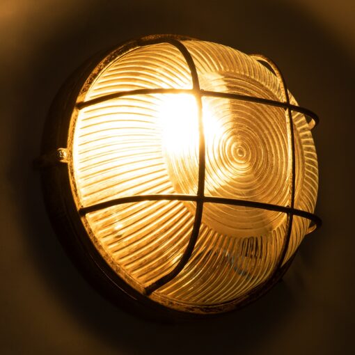 GloboStar® BOATLIGHT 61587 Vintage Industrial Φωτιστικό Τοίχου – Απλίκα – Καραβοχελώνα Εξωτερικού Χώρου Μονόφωτο 1 x E27 AC220-240V Αδιάβροχο IP65 – Σώμα Αλουμινίου & Tempered Glass – Φ17.5 x Υ9cm – Αντικέ Μπρονζέ – Στρόγγυλο – 5 Years Warranty