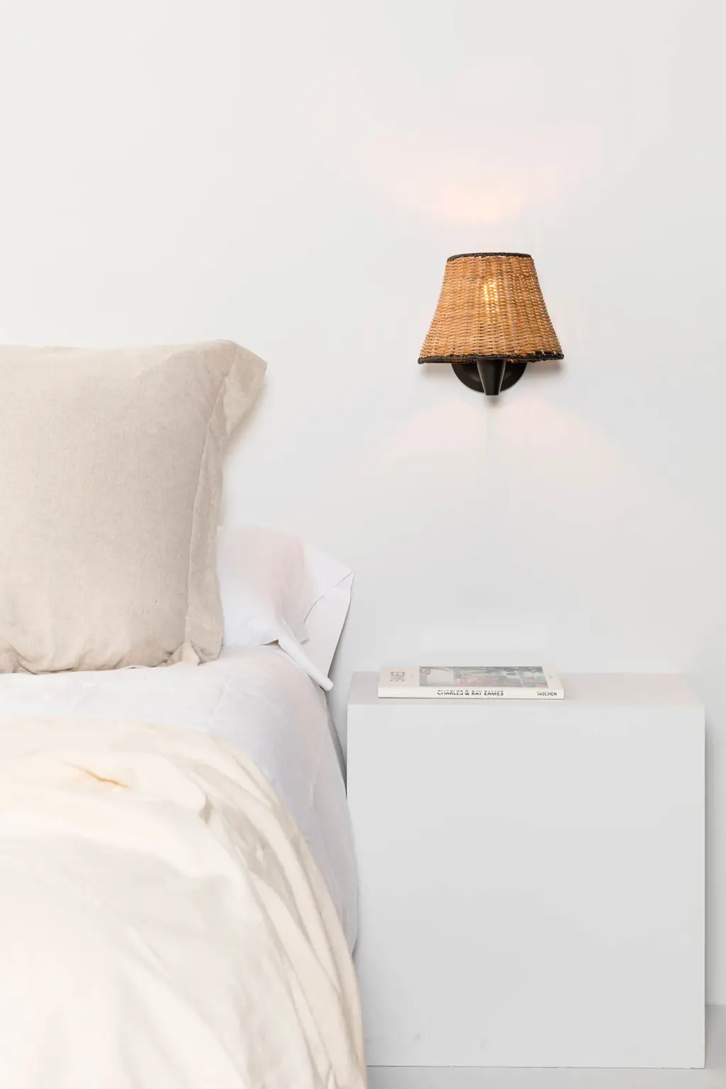 Faro Barcelona SUMBA Επιτοίχιο Φωτιστικό E27 σε Μαύρο/Ραττάν 15W  – 64307-71