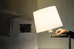 Faro Barcelona  Φωτιστικό  Δαπέδου Artis Χάλκινο Λευκό Καπέλο 1xE27 – 68489