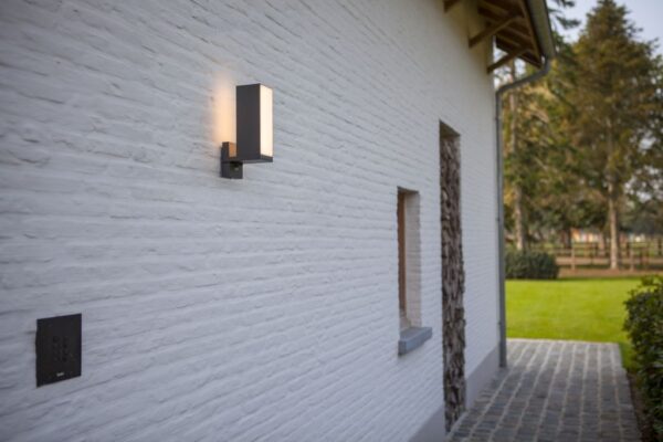 Lutec Cuba Επιτοίχιο Φωτιστικό Εξωτερικού Χώρου με Απομακρυσμένο Ελέγχο Connect Σκούρο Γκρι Χρώμα LED 1000lm 2700-6500K IP54 – 5193810118