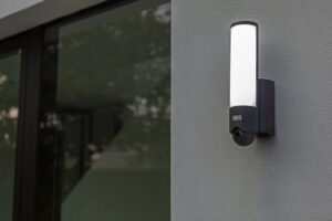 Lutec Elara Επιτοίχιο Φωτιστικό Εξωτερικού Χώρου Led Με Camera Με Ανιχνευτή Κίνησης Με ηχείο και μικρόφωνο Σκούρο Γκρι Connect LED Dimmable 1200lm 2700-6500K IP44 – 5267106118