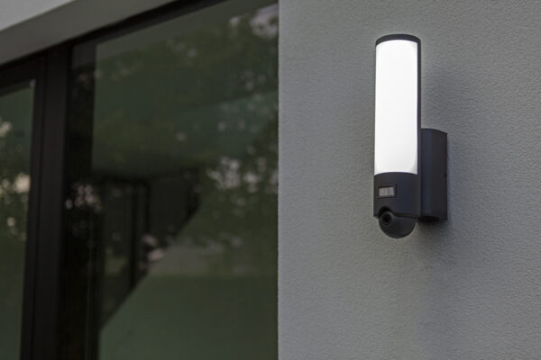 Lutec Elara Επιτοίχιο Φωτιστικό Εξωτερικού Χώρου Led Με Camera Με Ανιχνευτή Κίνησης Με ηχείο και μικρόφωνο Σκούρο Γκρι Connect LED Dimmable 1200lm 2700-6500K IP44 – 5267106118