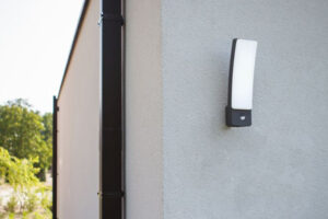 Lutec Kira Επιτοίχιο Φωτιστικό Εξωτερικού Χώρου Με Ανιχνευτή Κίνησης Σκούρο Γκρι Χρώμα 4000K LED 1200lm 4000K IP54 – 5288903118