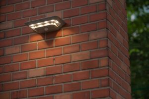 Lutec Ghost Επιτοίχιο Ηλιακό Φωτιστικό Με Ανιχνευτή Κίνησης Ασημί Χρώματος LED Dimmable 260lm 4000K IP44 – 6901401337