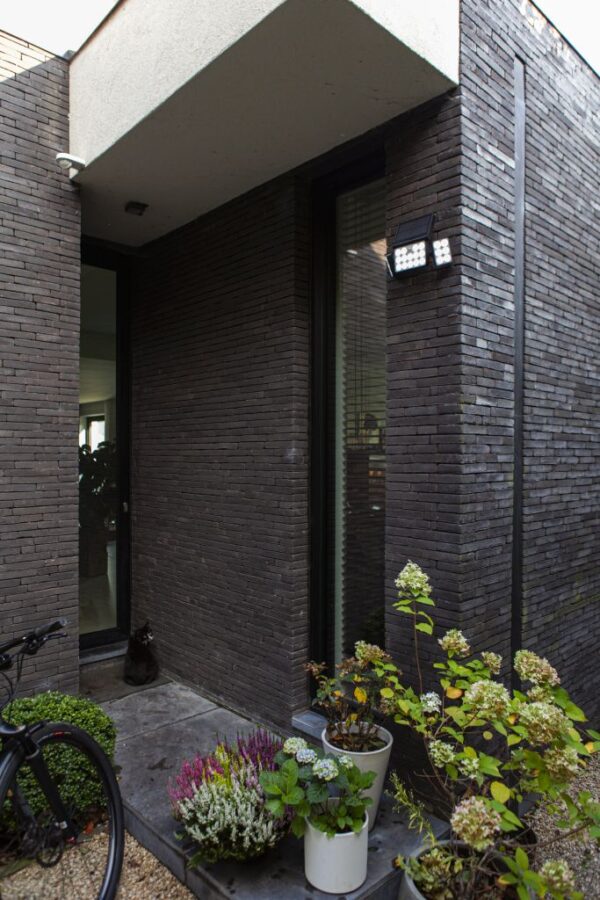 Lutec Tuda Ηλιακό Φωτιστικό Τοίχου Με Ανιχνευτή Κίνησης Μαύρο Χρώμα Απομακρυσμένο έλεγχο LED Dimmable 1500lm 2700K-6500K IP44 – 6935502330