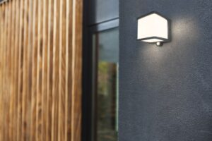 Lutec Doblo Επιτοίχιο Φωτιστικό Εξωτερικού Χώρου Ηλιακό Με Ανιχνευτή Κίνησης Σκούρο Γκρι Χρώμα LED 500lm 4000K Dimmable IP54 – 6940101125