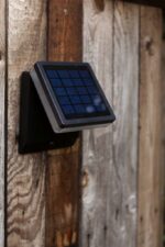 Lutec Moze Smart Επιτοίχιο Φωτιστικό με Ηλιακό πανελ και Ανιχνευτή Κίνησης Μαύρο LED 8W 800lm 4000K IP44  – 6943101012