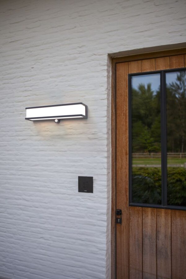 Lutec Doblo Επιτοίχιο Φωτιστικό Led  Με Ανιχνευτή Κίνησης και Ηλιακό Πάνελ Σκούρο Γκρι LED 16.5W 4000K IP54 – 6943801125