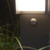Lutec Qubo Κολωνάκι Κήπου Led Bollard Με Ανιχνευτή Κίνησης Σκούρο Γκρι Χρώμα LED 1000lm 3000K IP54 – 7193004118