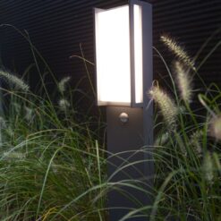 Lutec Qubo Κολωνάκι Κήπου Led Bollard Με Ανιχνευτή Κίνησης Σκούρο Γκρι Χρώμα LED 1000lm 3000K IP54 – 7193004118