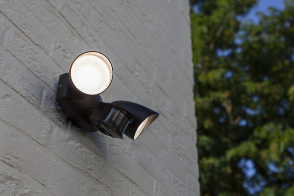 Lutec Shrimp Επιτοίχιο Φωτιστικό Εξωτερικού Χώρου Led Με Ανιχνευτή Κίνησης Μαύρο LED 23,5W 1700lm 4000K IP54  – 7622222012