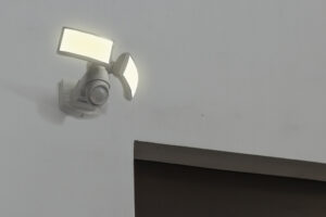 Lutec Peri Επιτοίχιο Φωτιστικό Εξωτερικού Χώρου με Ρυθμιζόμενο Αισθητήρα Κίνησης Λευκό LED 3280lm 5000K IP54 – 7629401331