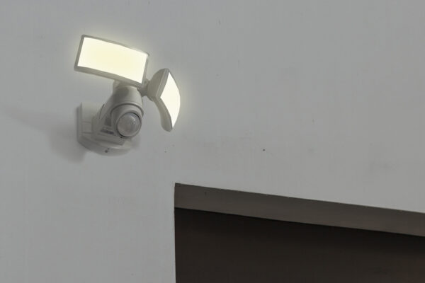 Lutec Peri Επιτοίχιο Φωτιστικό Εξωτερικού Χώρου με Ρυθμιζόμενο Αισθητήρα Κίνησης Λευκό LED 3280lm 5000K IP54 – 7629401331