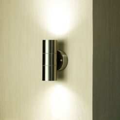 Απλίκα τοίχου από ανοξείδωτο ατσάλι, διπλής κατεύθυνσης φωτισμός, μοντέρνο σχέδιο.