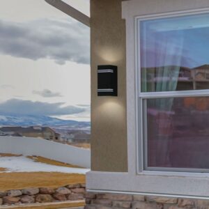 Εξωτερικό φωτιστικό τοίχου μοντέρνου σχεδιασμού, μαύρο, διπλής εκπομπής φωτός. Ιδανικό για πρόσοψη σπιτιού.