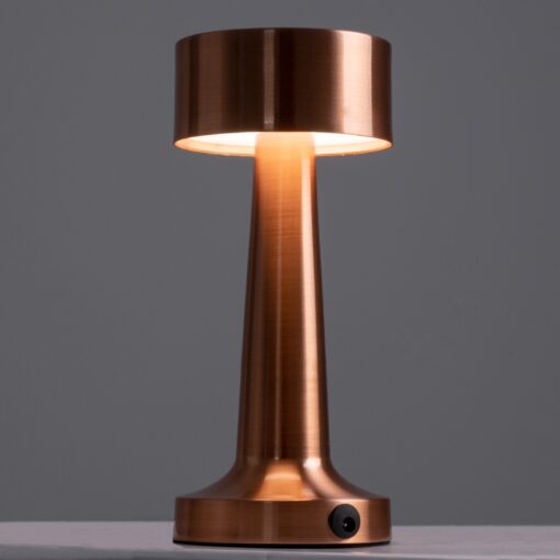 GloboStar® BELLA 76505 Μοντέρνο Επιτραπέζιο Φωτιστικό Πορτατίφ LED 1.5W 105lm 120° DC 5V Επαναφορτιζόμενο με Μπαταρία Li-ion 1800mAh – Διακόπτη Αφής με 3 Εντάσεις Φωτισμού Θερμό Λευκό 2700K Dimmable – Φ9 x 21cm – Χάλκινο