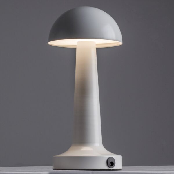 GloboStar® COCO 76508 Μοντέρνο Επιτραπέζιο Φωτιστικό Πορτατίφ LED 1.5W 105lm 120° DC 5V Επαναφορτιζόμενο με Μπαταρία 1800mAh – Διακόπτη Αφής με 3 Εντάσεις Φωτισμού Θερμό Λευκό 2700K Dimmable – Φ10 x 22cm – Λευκό