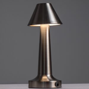 GloboStar® MOLLY 76516 Μοντέρνο Επιτραπέζιο Φωτιστικό Πορτατίφ LED 1.5W 105lm 120° DC 5V Επαναφορτιζόμενο με Μπαταρία Li-ion 1800mAh – Διακόπτη Αφής με 3 Εντάσεις Φωτισμού Θερμό Λευκό 2700K Dimmable – Φ10 x 23cm – Ασημί