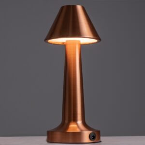 GloboStar® MOLLY 76517 Μοντέρνο Επιτραπέζιο Φωτιστικό Πορτατίφ LED 1.5W 105lm 120° DC 5V Επαναφορτιζόμενο με Μπαταρία Li-ion 1800mAh – Διακόπτη Αφής με 3 Εντάσεις Φωτισμού Θερμό Λευκό 2700K Dimmable – Φ10 x 23cm – Χάλκινο