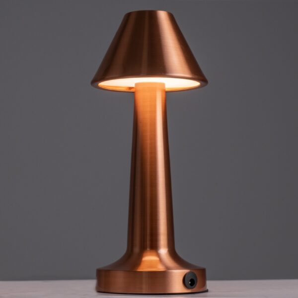 GloboStar® MOLLY 76517 Μοντέρνο Επιτραπέζιο Φωτιστικό Πορτατίφ LED 1.5W 105lm 120° DC 5V Επαναφορτιζόμενο με Μπαταρία Li-ion 1800mAh – Διακόπτη Αφής με 3 Εντάσεις Φωτισμού Θερμό Λευκό 2700K Dimmable – Φ10 x 23cm – Χάλκινο