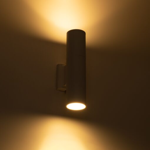 GloboStar® WALLY 77871 Φωτιστικό Τοίχου – Απλίκα Αρχιτεκτονικού Φωτισμού Εσωτερικού/Εξωτερικού Χώρου Up & Down Δίφωτο 2 x GU10 AC220-240V Αδιάβροχο IP65 – Σώμα Αλουμινίου & Tempered Glass – Μ6.4 x Π11 x Υ25cm – Λευκό – 5 Years Warranty