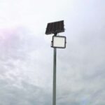 LED ηλιακός προβολέας 6W ψυχρό λευκό 6400K με μαύρο σώμα και χειριστήριο V-TAC – 7821
